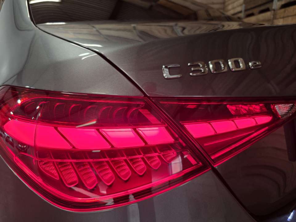 Mercedes-Benz C 300 - Imagem 16