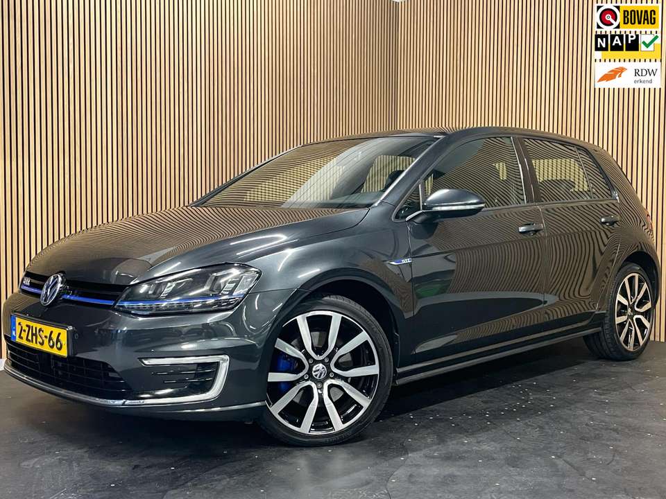 Volkswagen Golf GTE - Imagem 1