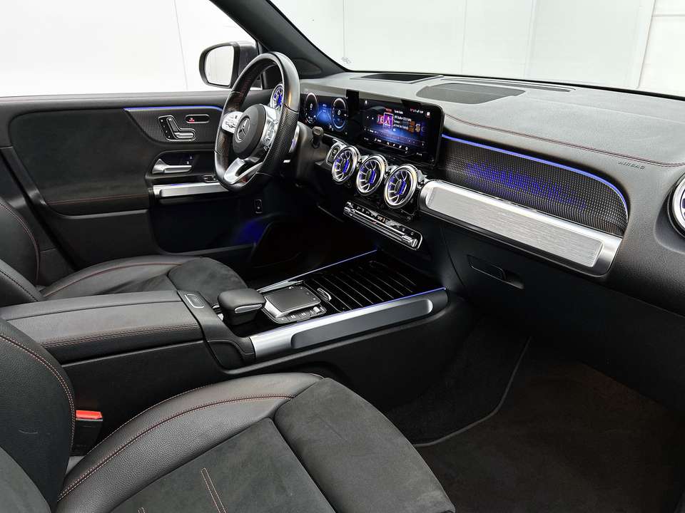Mercedes-Benz EQB 300 - Imagem 4