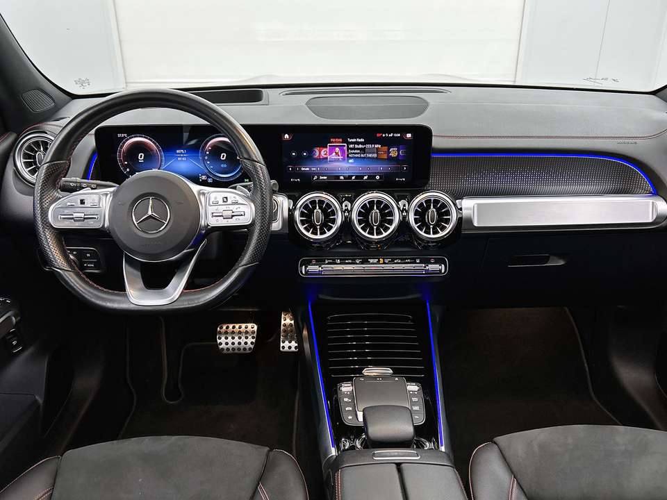Mercedes-Benz EQB 300 - Imagem 6