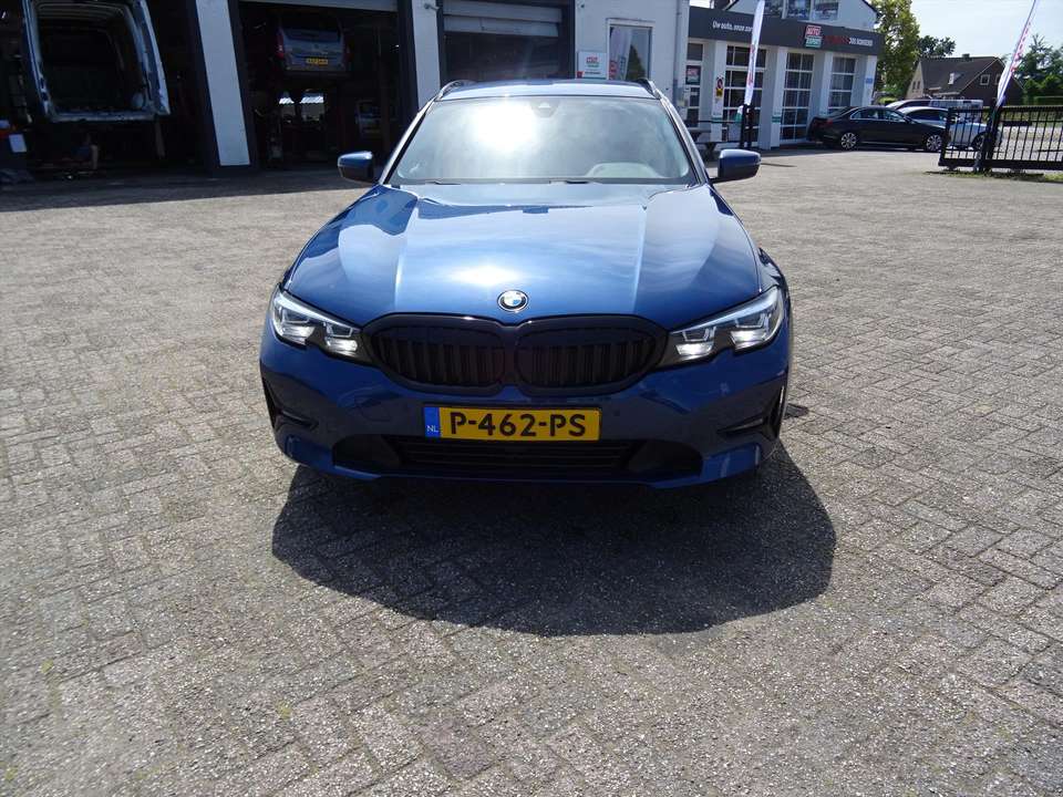 BMW 330 - Imagem 2