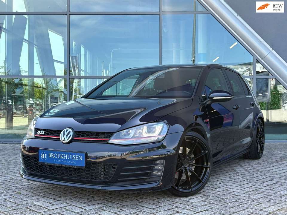 Volkswagen Golf GTI - Imagem 1