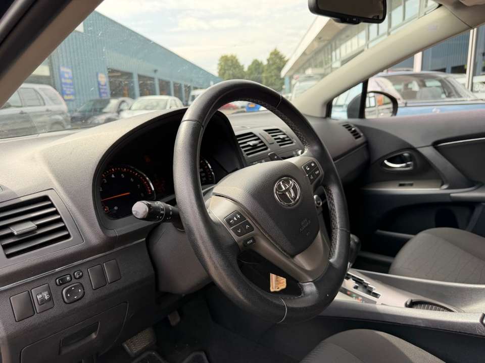 Toyota Avensis - Imagem 6