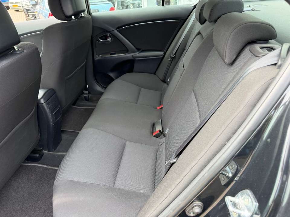 Toyota Avensis - Imagem 9