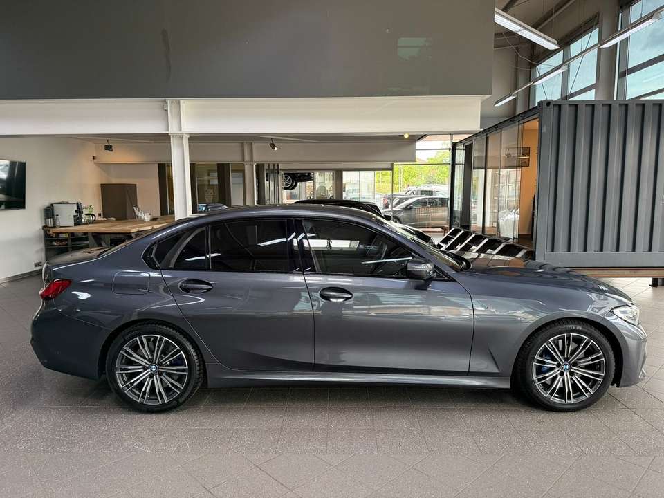 BMW 330 - Imagem 4