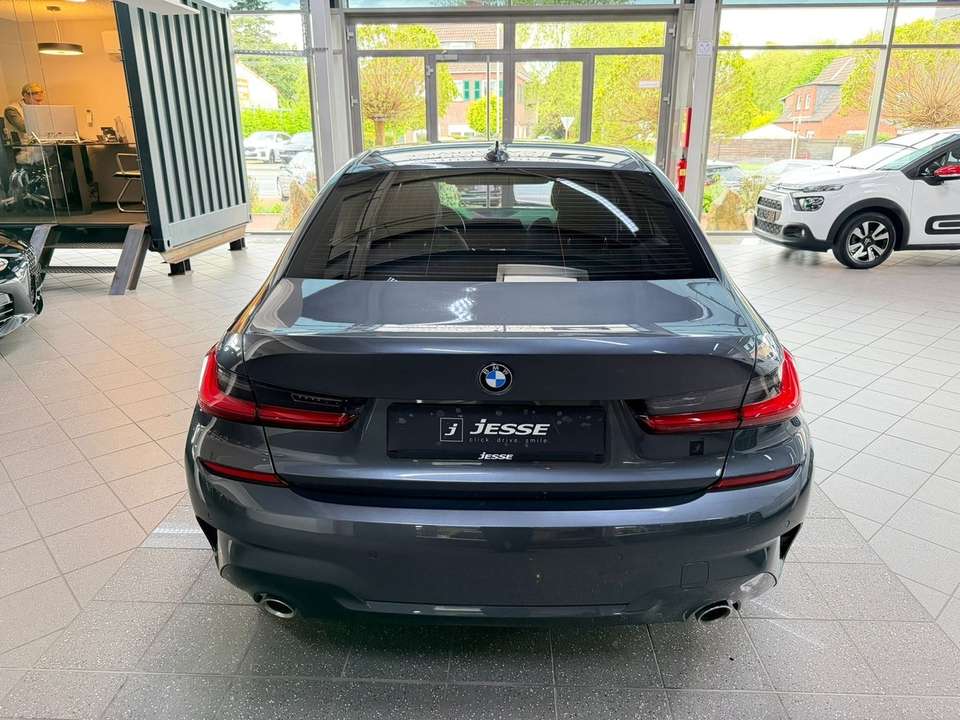 BMW 330 - Imagem 6