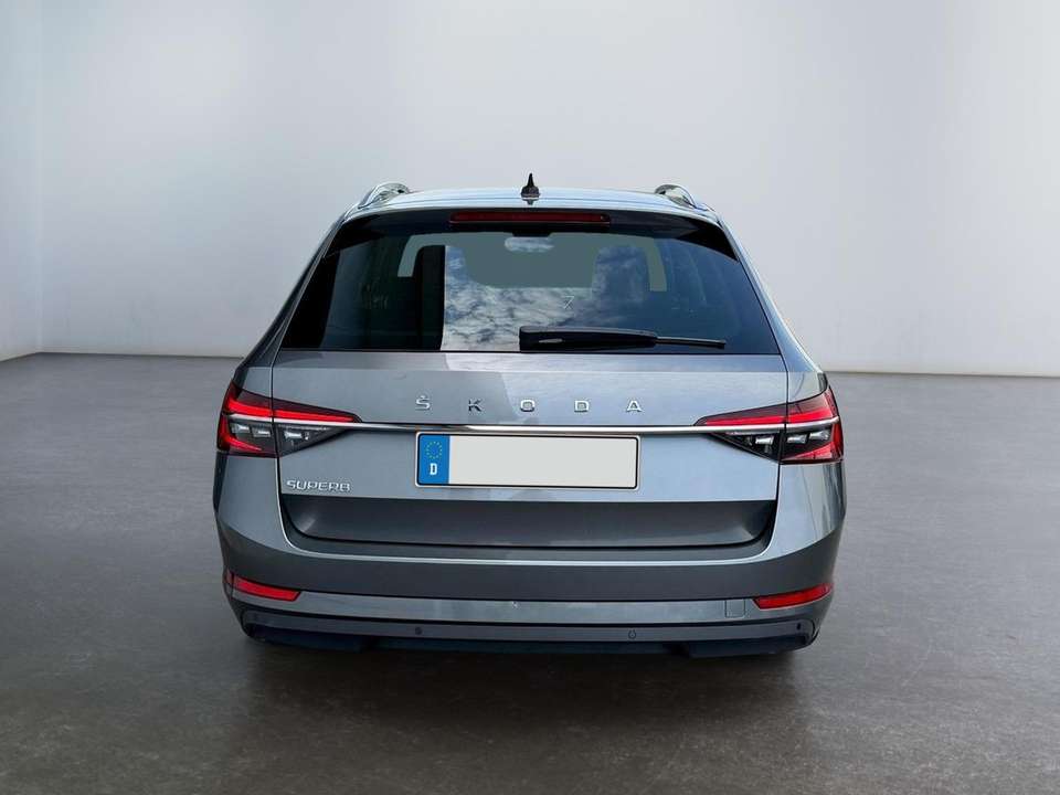 Skoda Superb - Imagem 7