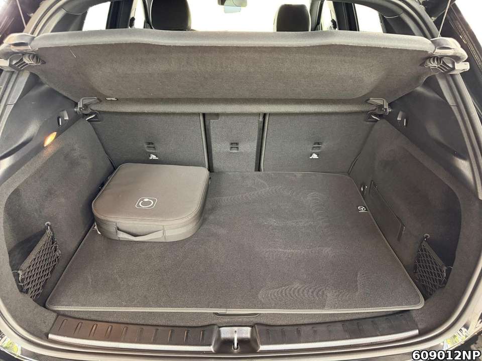 Mercedes-Benz EQA 300 - Imagem 6