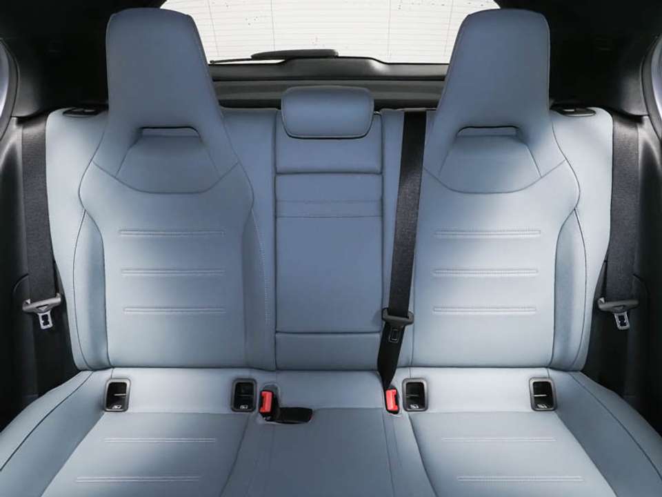 Mercedes-Benz A 35 AMG - Imagem 11