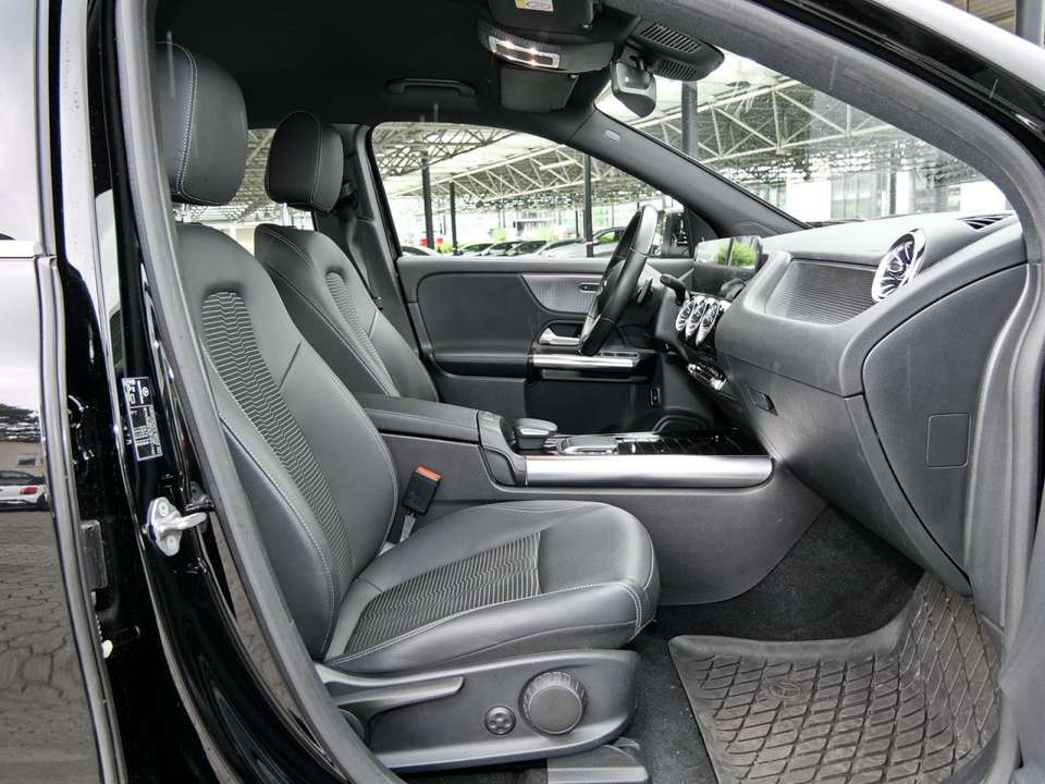 Mercedes-Benz EQA 250 - Imagem 8