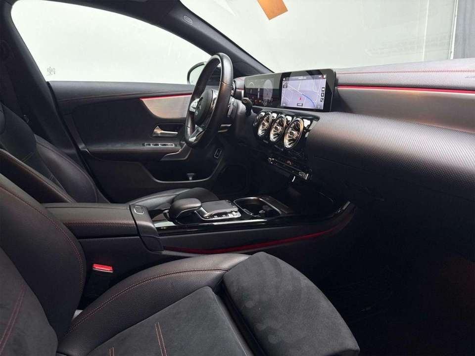 Mercedes-Benz CLA 220 - Imagem 9