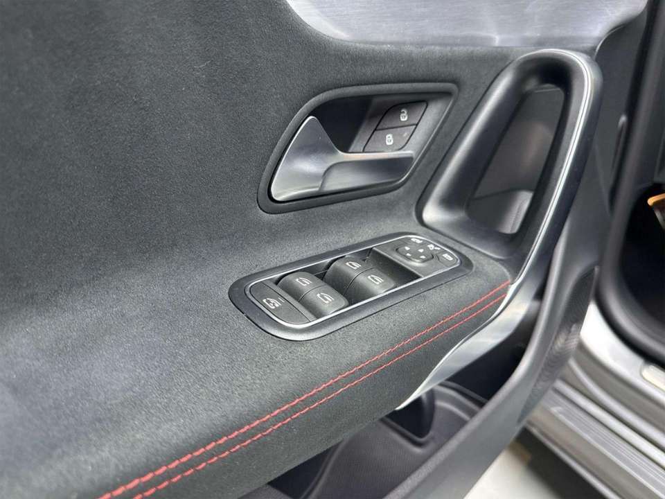 Mercedes-Benz CLA 220 - Imagem 10