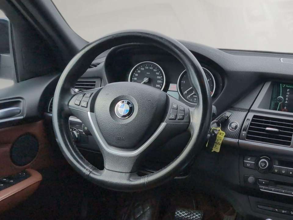 BMW X5 - Imagem 13