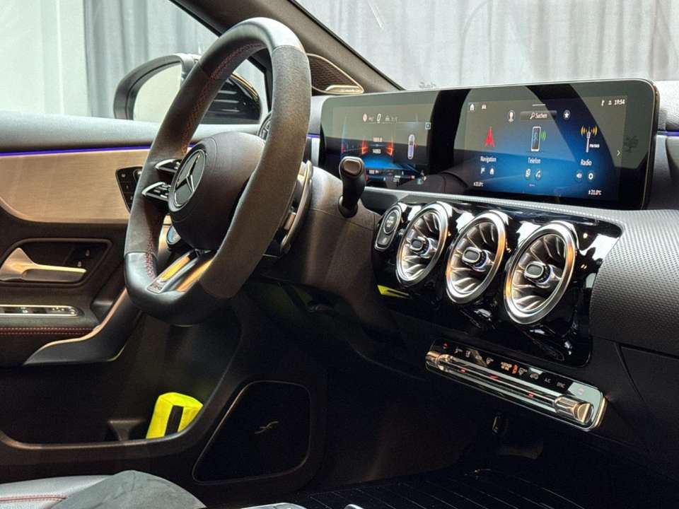 Mercedes-Benz A 45 AMG - Imagem 11