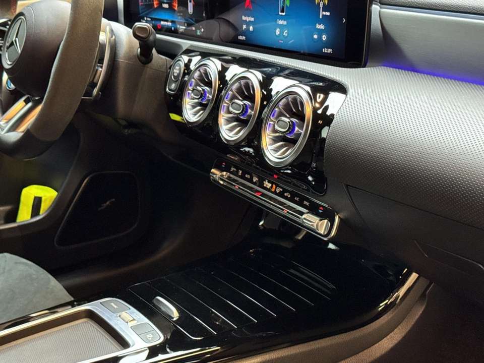 Mercedes-Benz A 45 AMG - Imagem 12