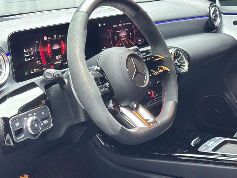 Mercedes-Benz A 45 AMG - Imagem 14