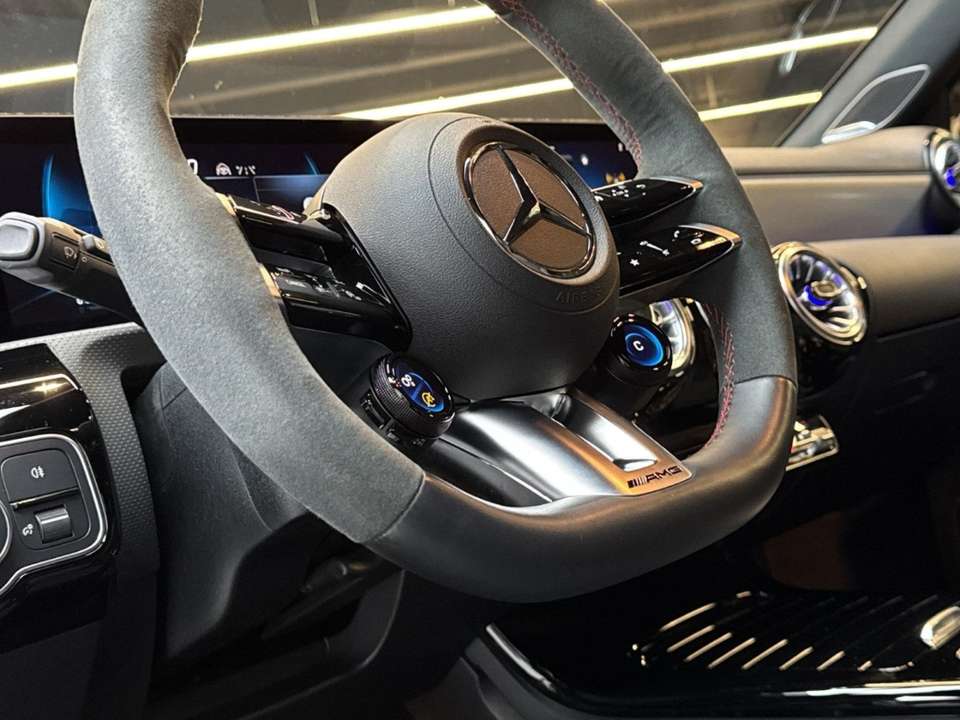 Mercedes-Benz A 45 AMG - Imagem 15