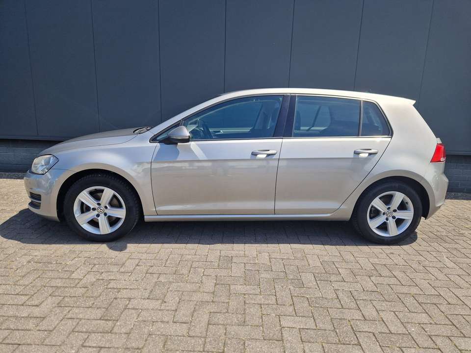 Volkswagen Golf - Imagem 2