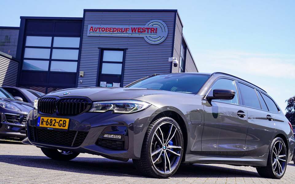 BMW 330 - Imagem 2