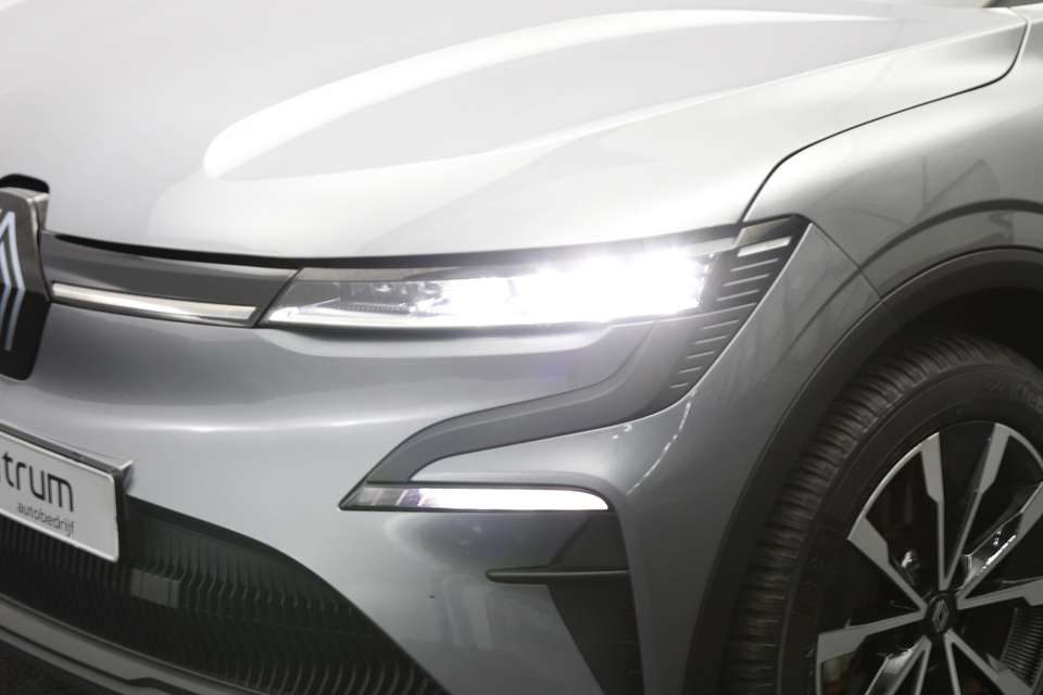 Renault Megane E-Tech - Imagem 17