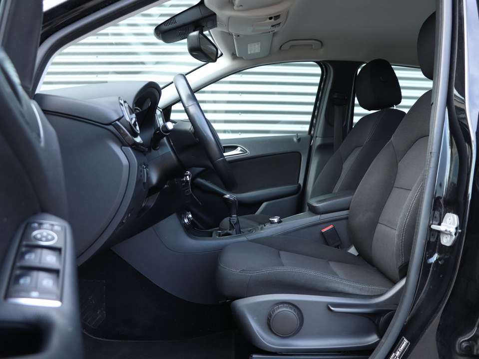 Mercedes-Benz B 180 - Imagem 5