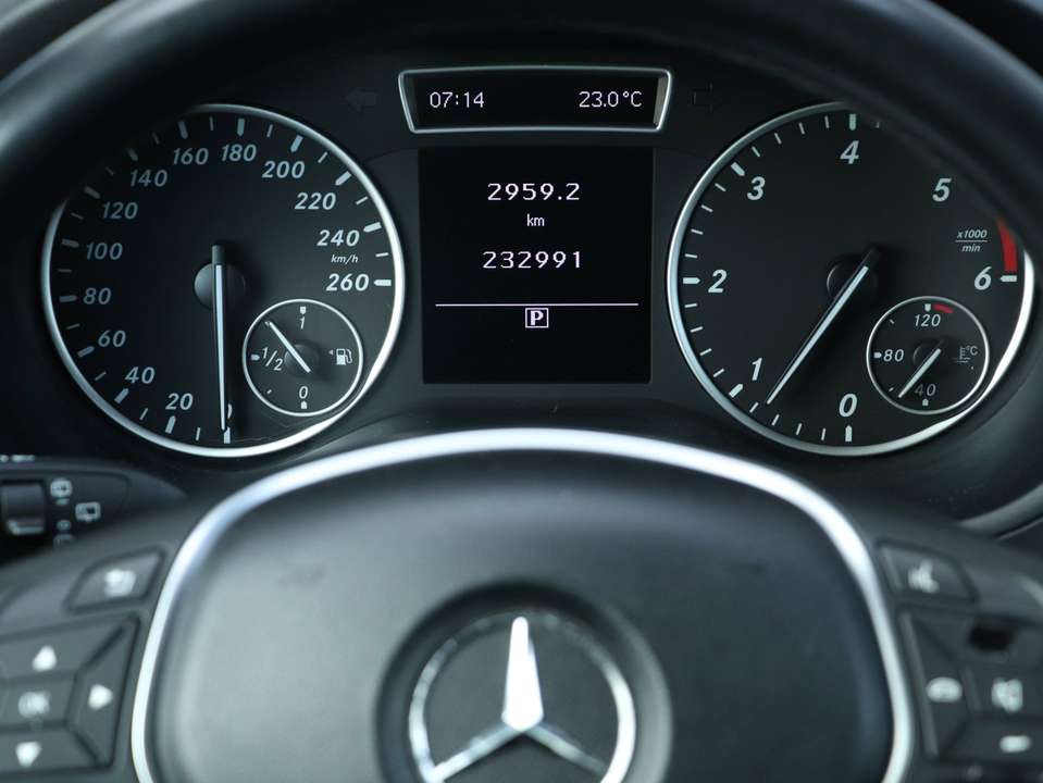 Mercedes-Benz B 180 - Imagem 15