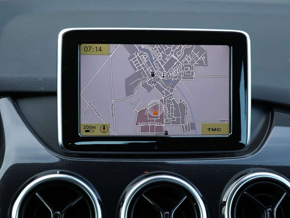 Mercedes-Benz B 180 - Imagem 16