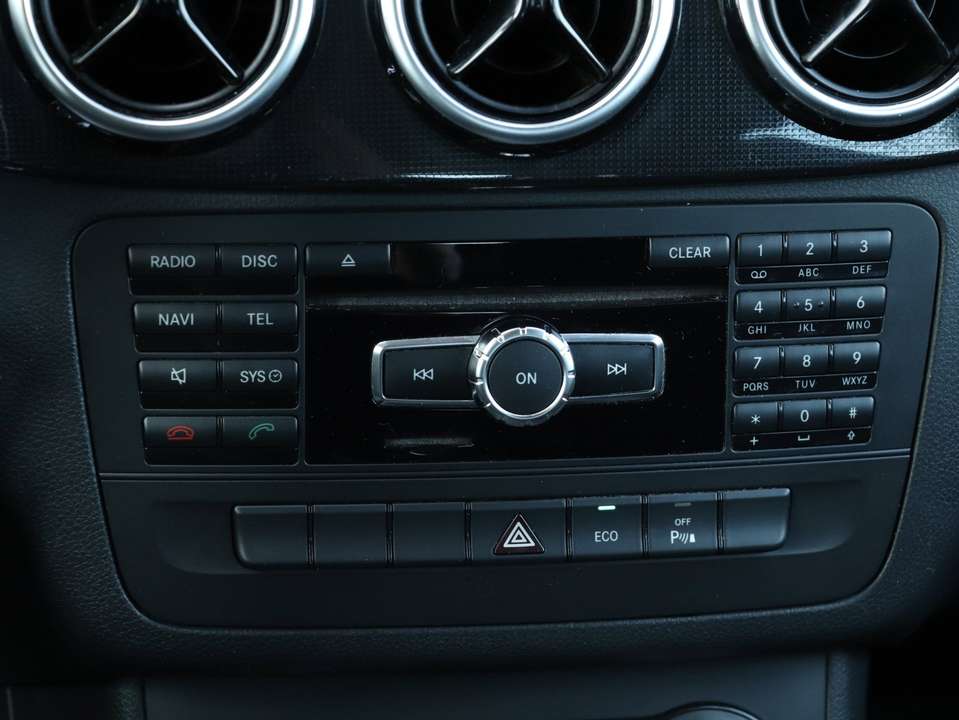 Mercedes-Benz B 180 - Imagem 17