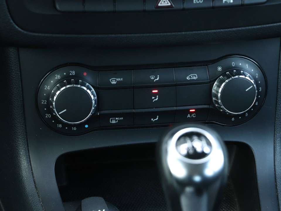 Mercedes-Benz B 180 - Imagem 18