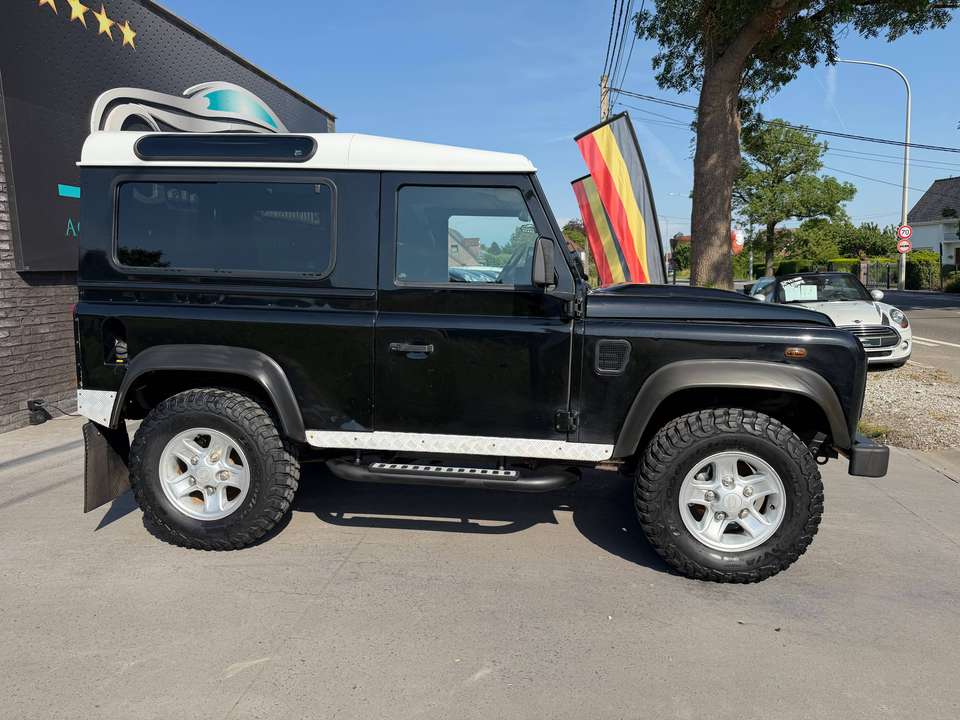 Land Rover Defender - Imagem 2