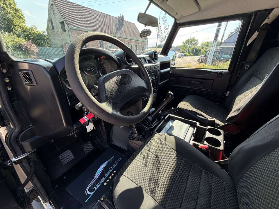 Land Rover Defender - Imagem 10