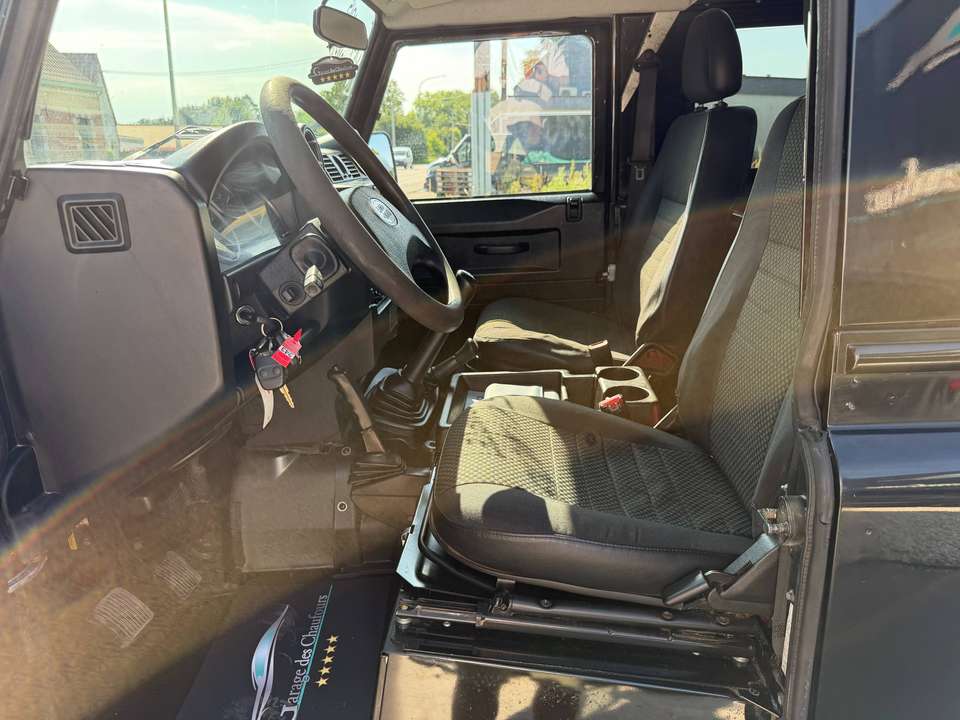 Land Rover Defender - Imagem 11