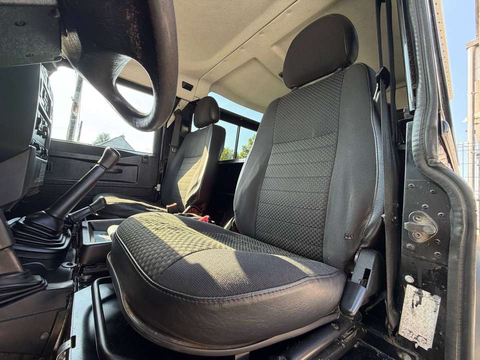 Land Rover Defender - Imagem 12