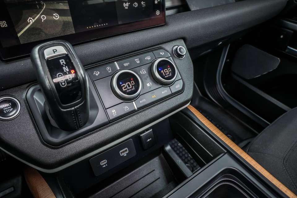 Land Rover Defender - Imagem 14