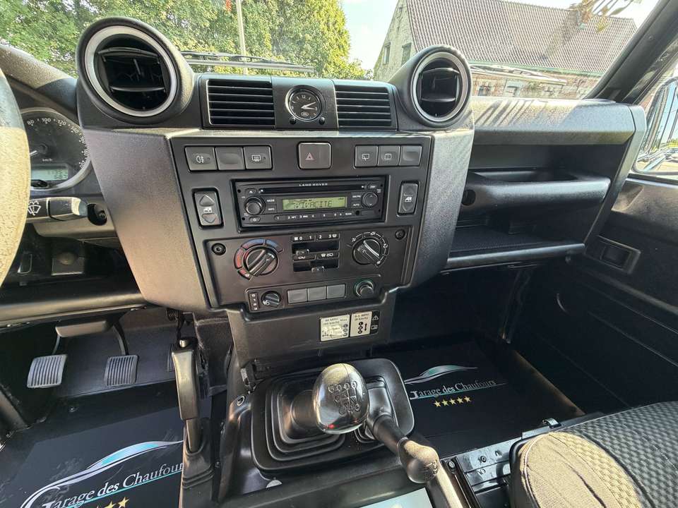 Land Rover Defender - Imagem 13