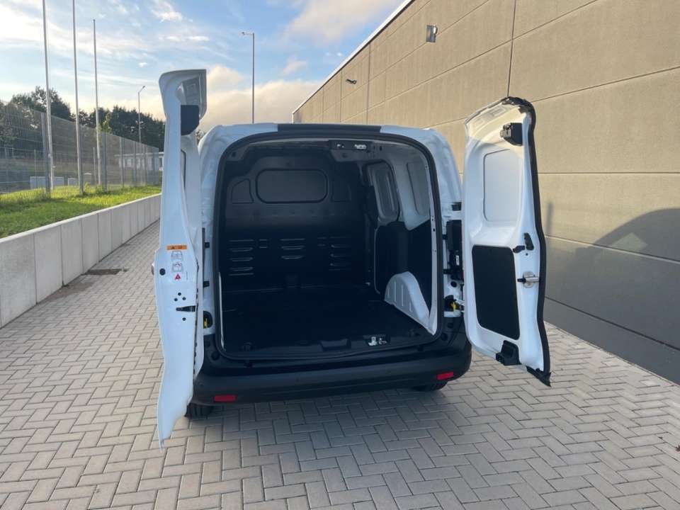 Ford Transit Courier - Imagem 12