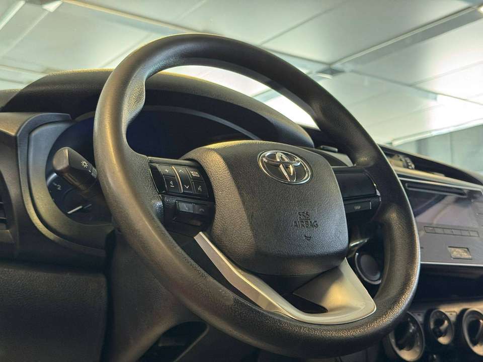 Toyota Hilux - Imagem 12