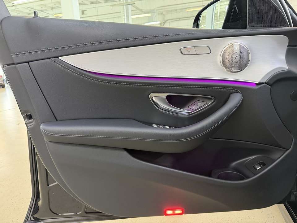 Mercedes-Benz E 300 - Imagem 12
