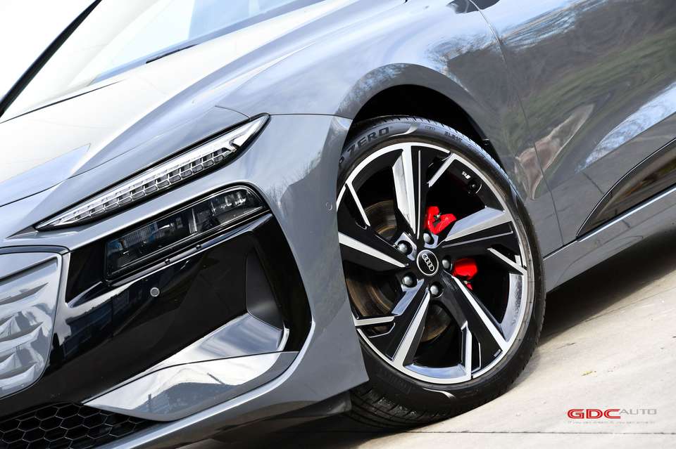 Audi A6 e-tron - Imagem 11