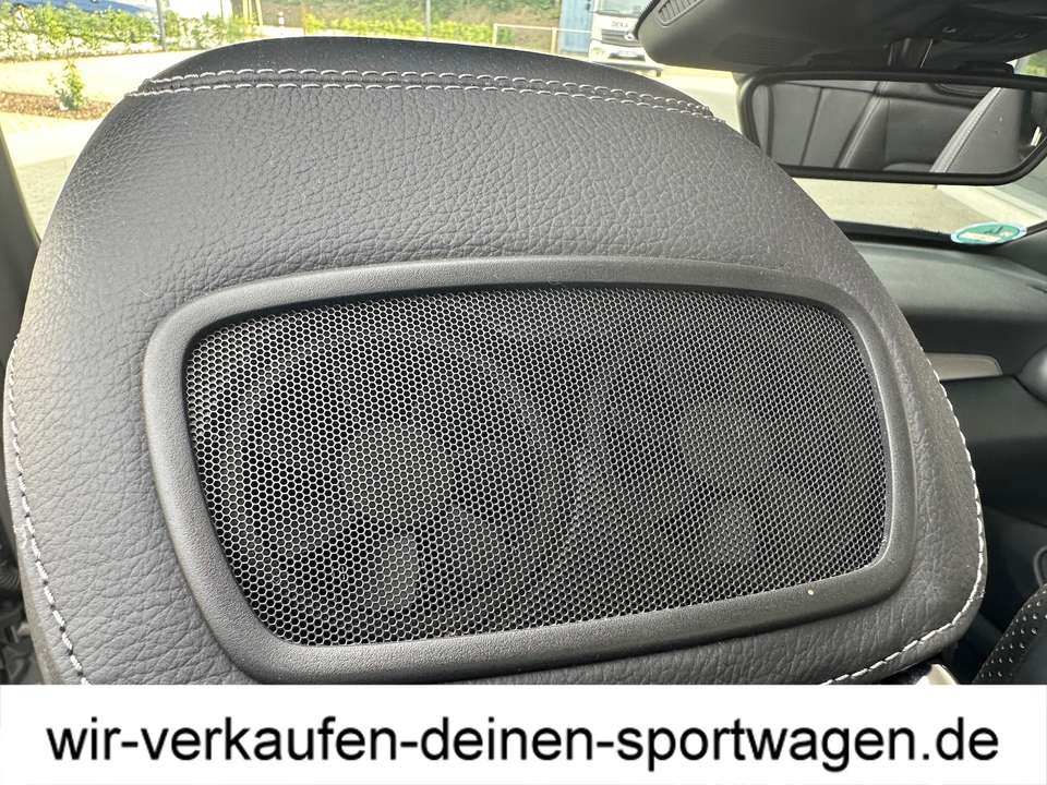 Mercedes-Benz C 300 - Imagem 8