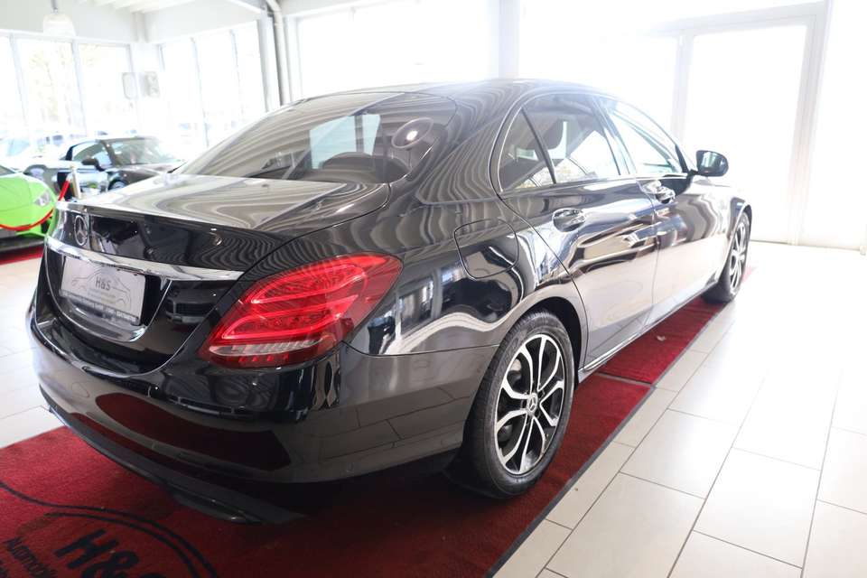 Mercedes-Benz C 220 - Imagem 8