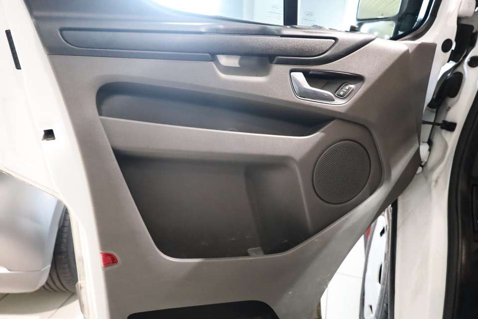 Ford Tourneo Custom - Imagem 11