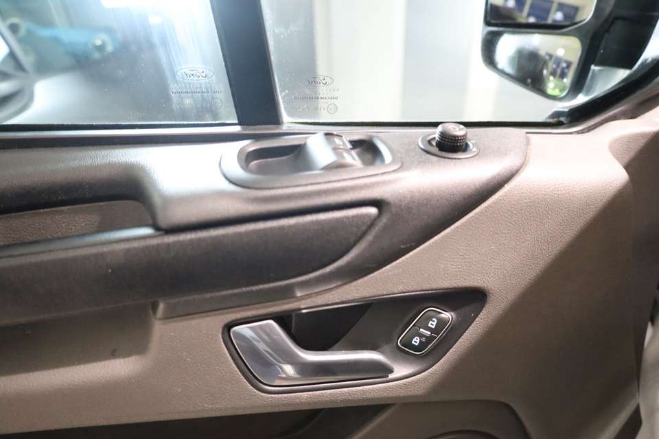 Ford Tourneo Custom - Imagem 12