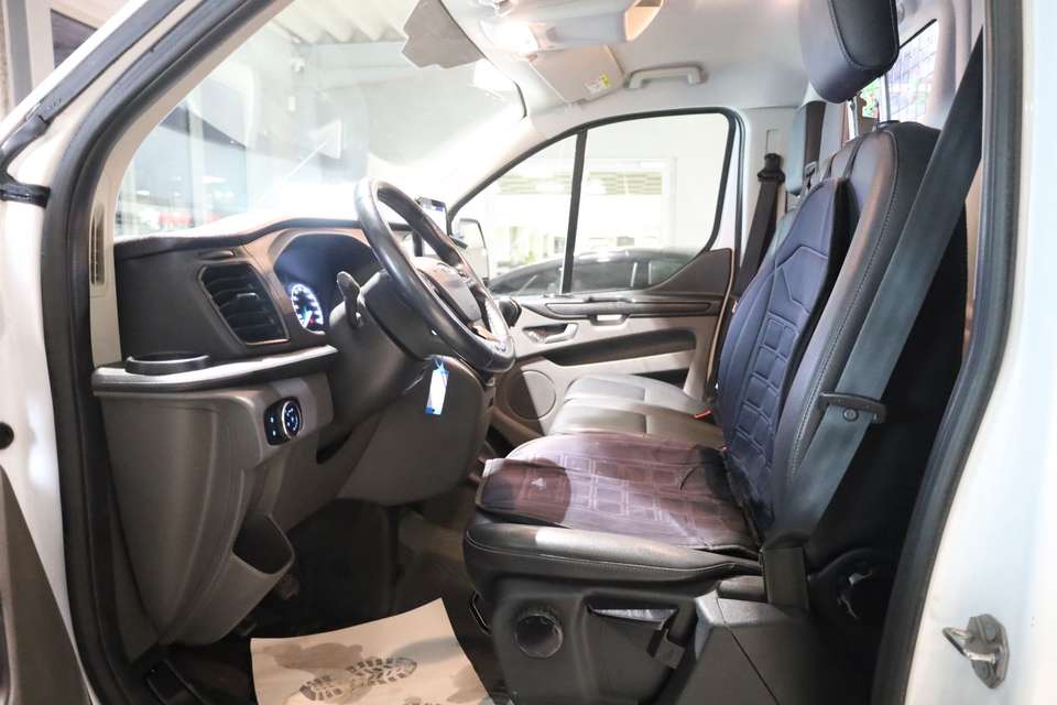 Ford Tourneo Custom - Imagem 13