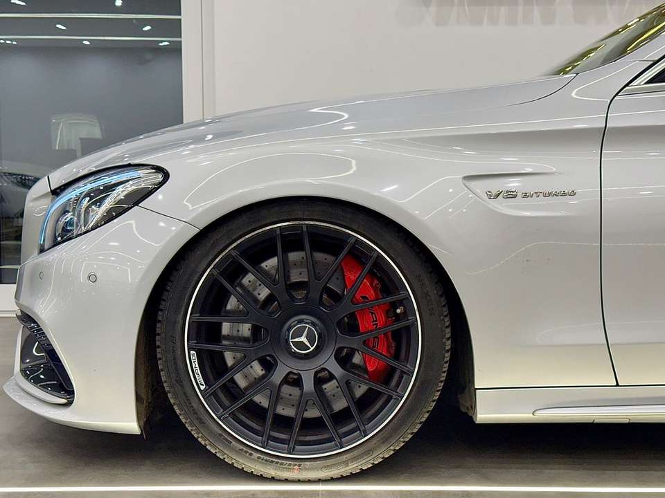 Mercedes-Benz C 63 AMG - Imagem 7