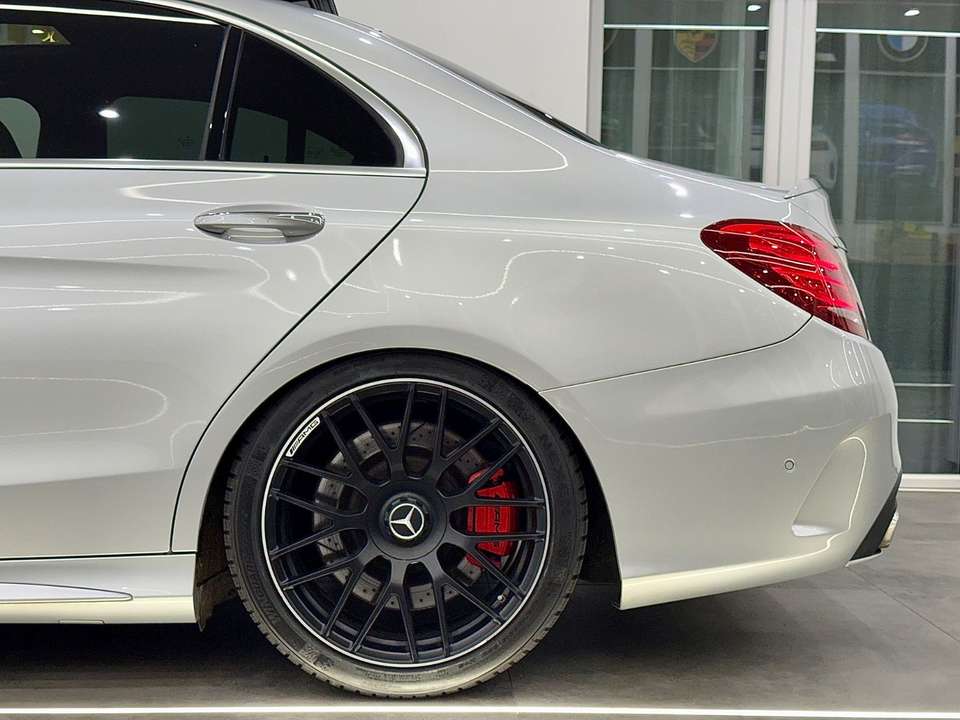 Mercedes-Benz C 63 AMG - Imagem 8