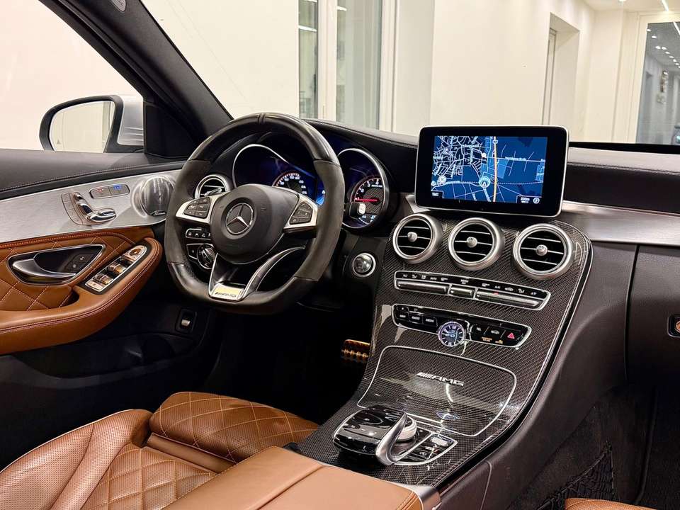 Mercedes-Benz C 63 AMG - Imagem 10