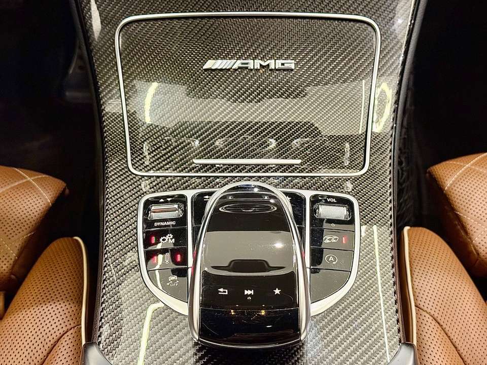 Mercedes-Benz C 63 AMG - Imagem 12