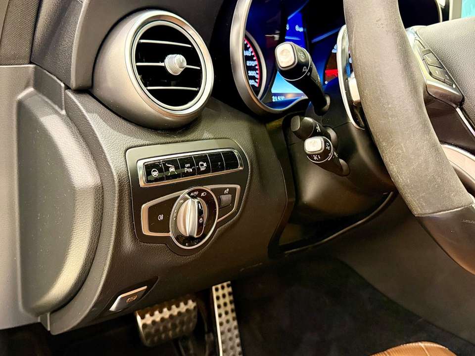 Mercedes-Benz C 63 AMG - Imagem 13