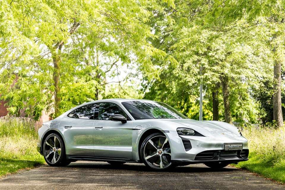 Porsche Taycan - Imagem 1